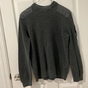 H&M Men’s Sweater, shoulder & sleeve detail
